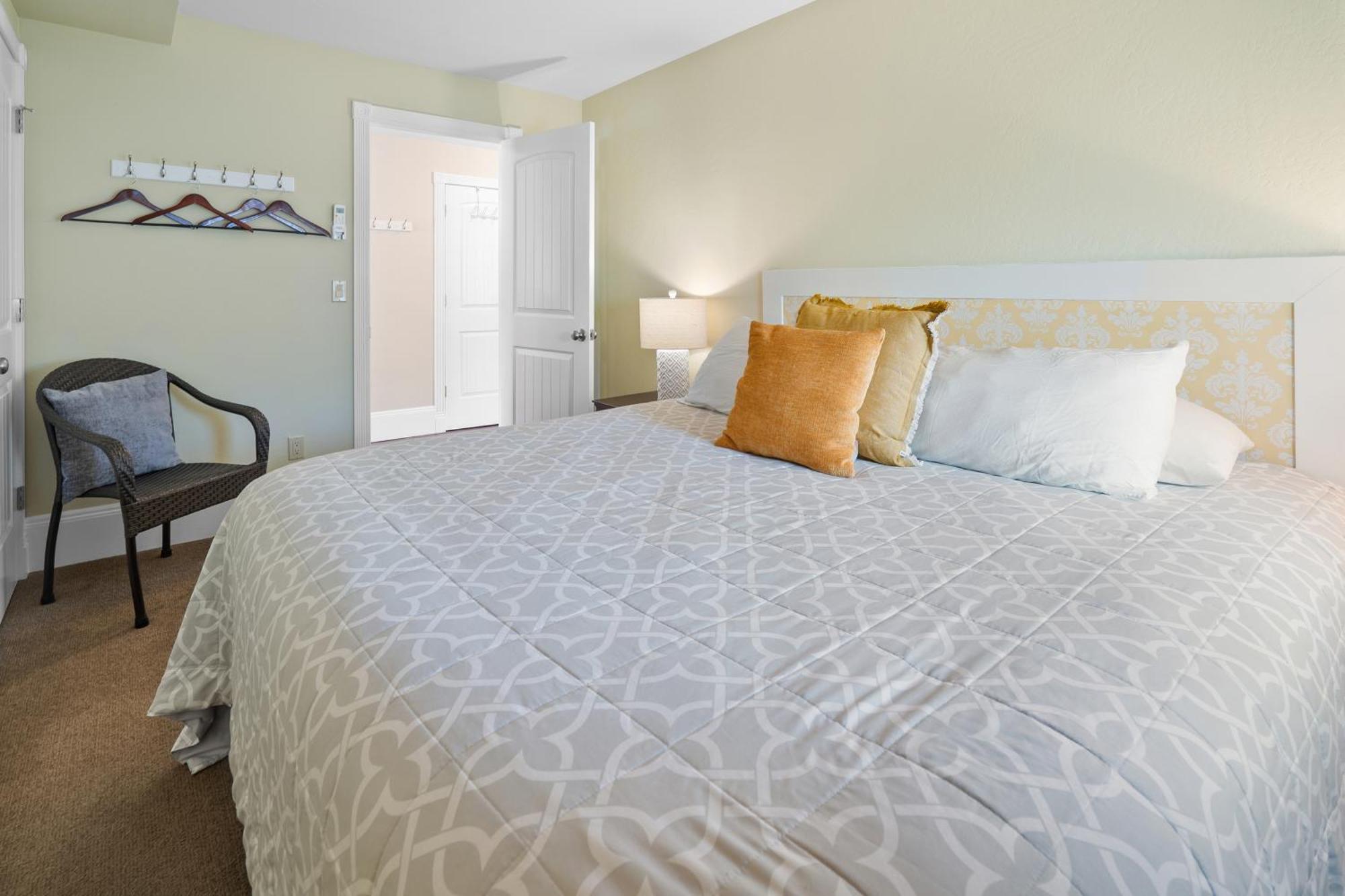 Pioneer Vacation Rentals - Pioneer North Suite Downtown アシュランド エクステリア 写真
