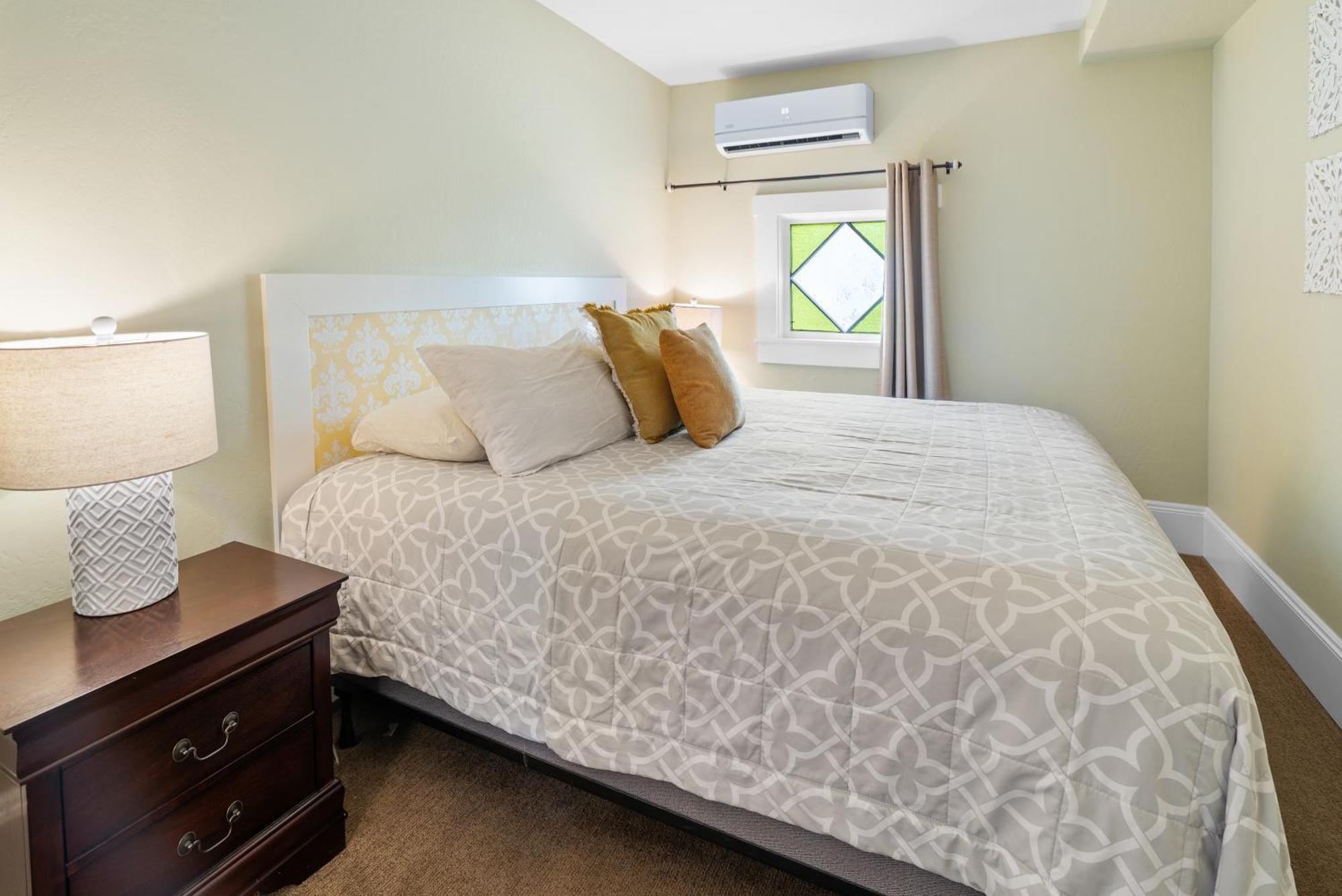 Pioneer Vacation Rentals - Pioneer North Suite Downtown アシュランド エクステリア 写真