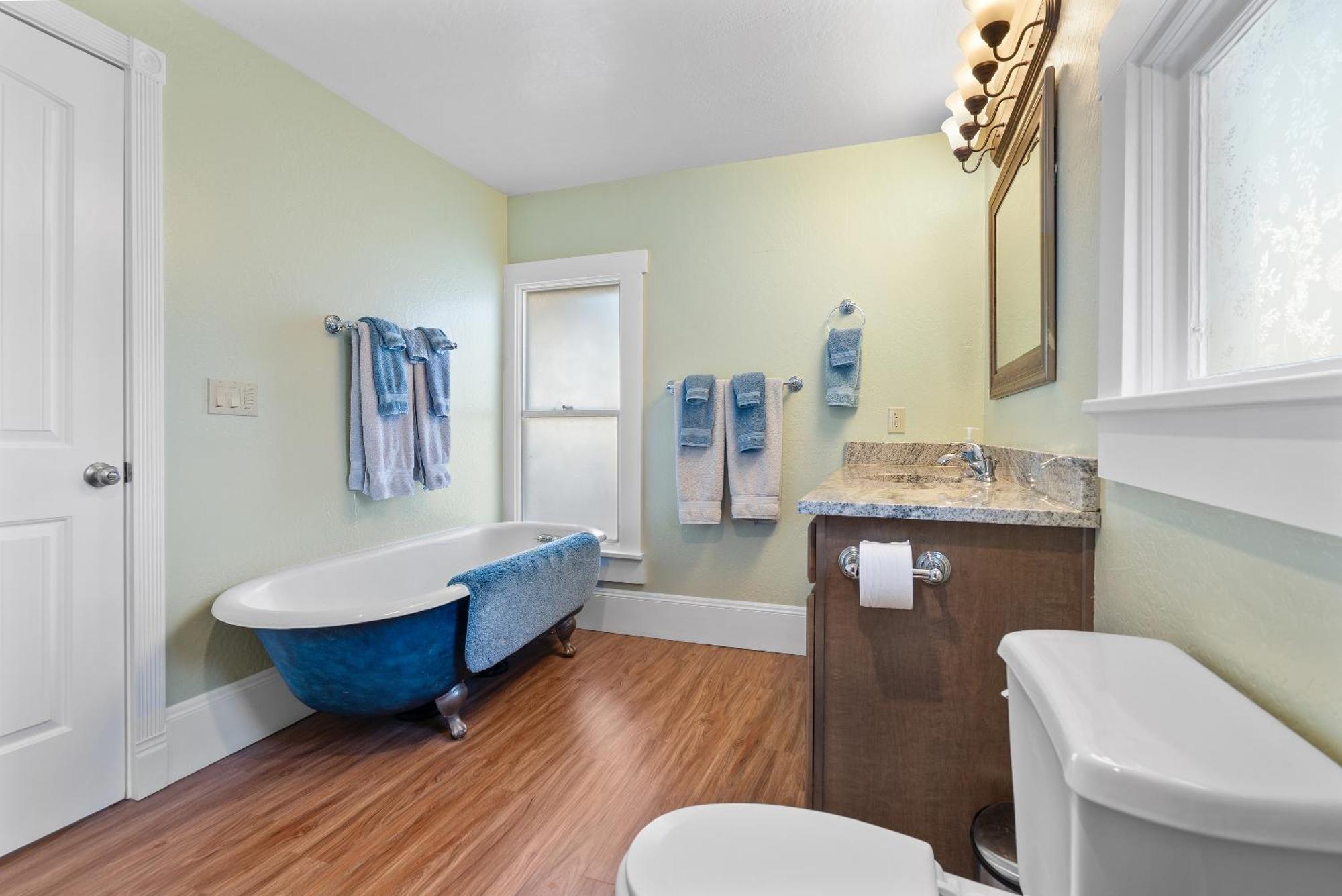 Pioneer Vacation Rentals - Pioneer North Suite Downtown アシュランド エクステリア 写真