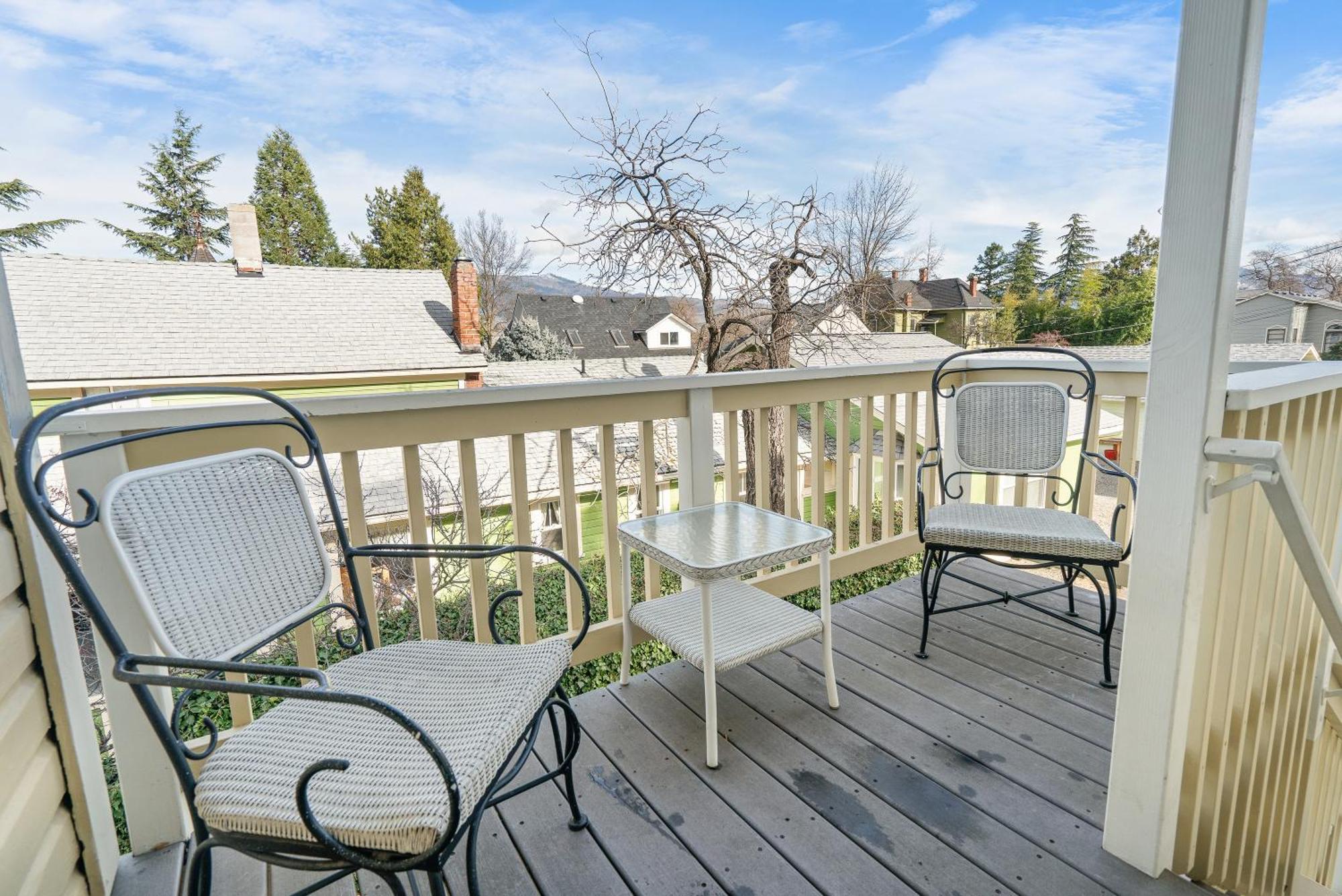 Pioneer Vacation Rentals - Pioneer North Suite Downtown アシュランド エクステリア 写真