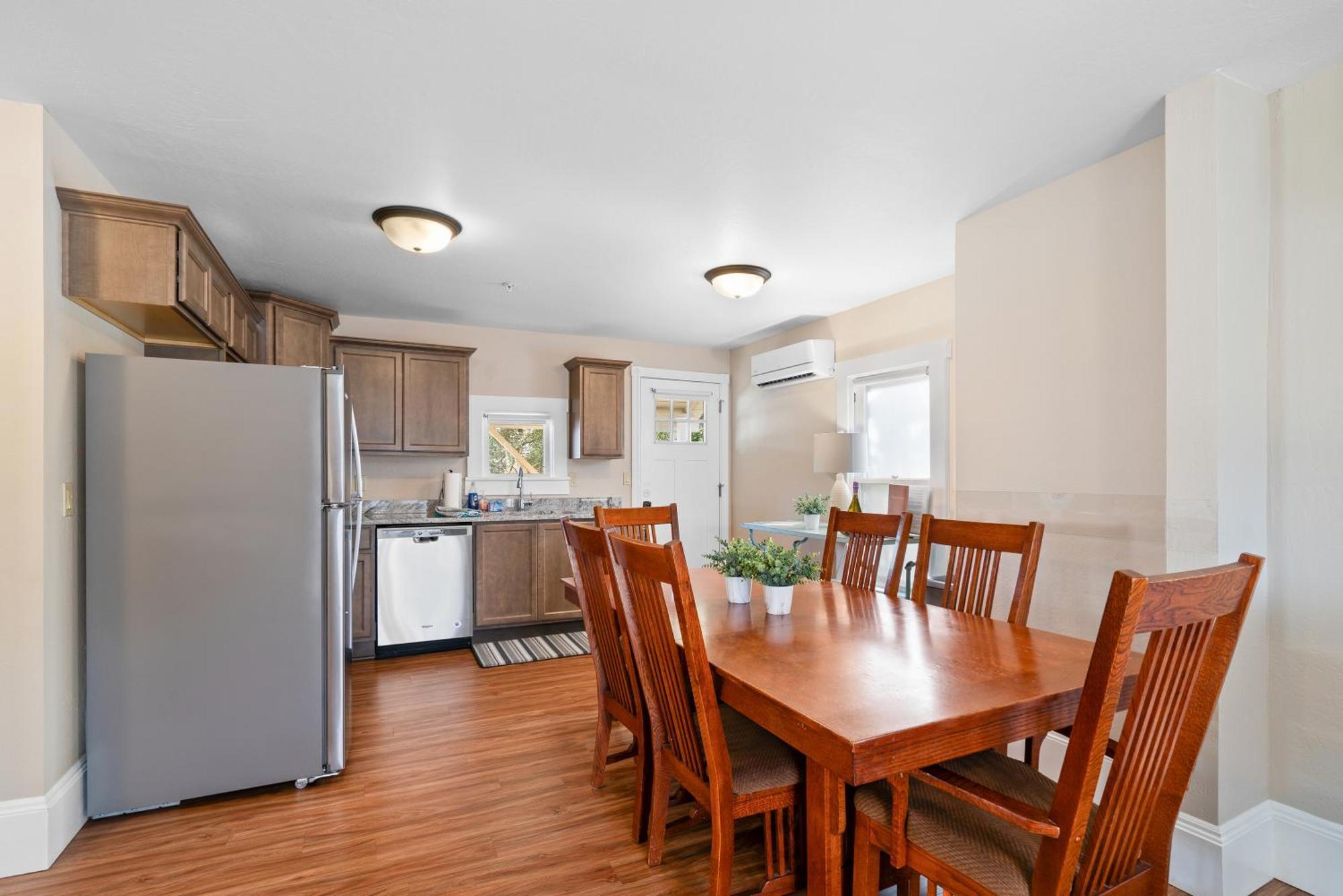 Pioneer Vacation Rentals - Pioneer North Suite Downtown アシュランド エクステリア 写真