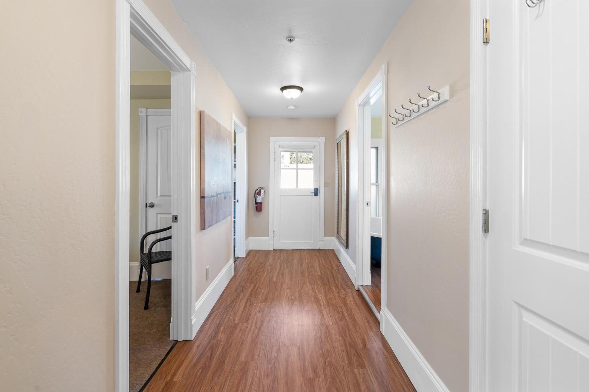Pioneer Vacation Rentals - Pioneer North Suite Downtown アシュランド エクステリア 写真