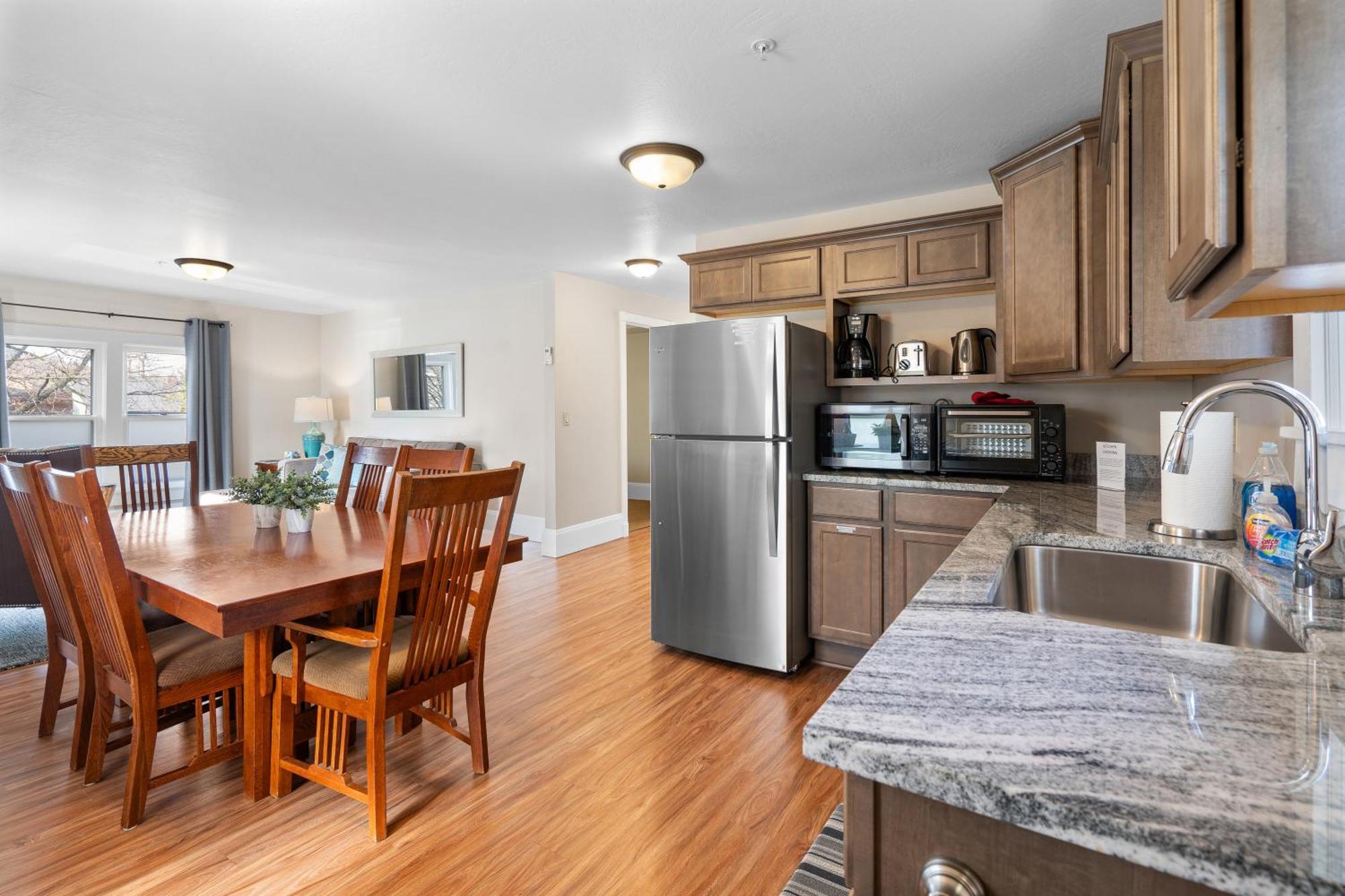 Pioneer Vacation Rentals - Pioneer North Suite Downtown アシュランド エクステリア 写真